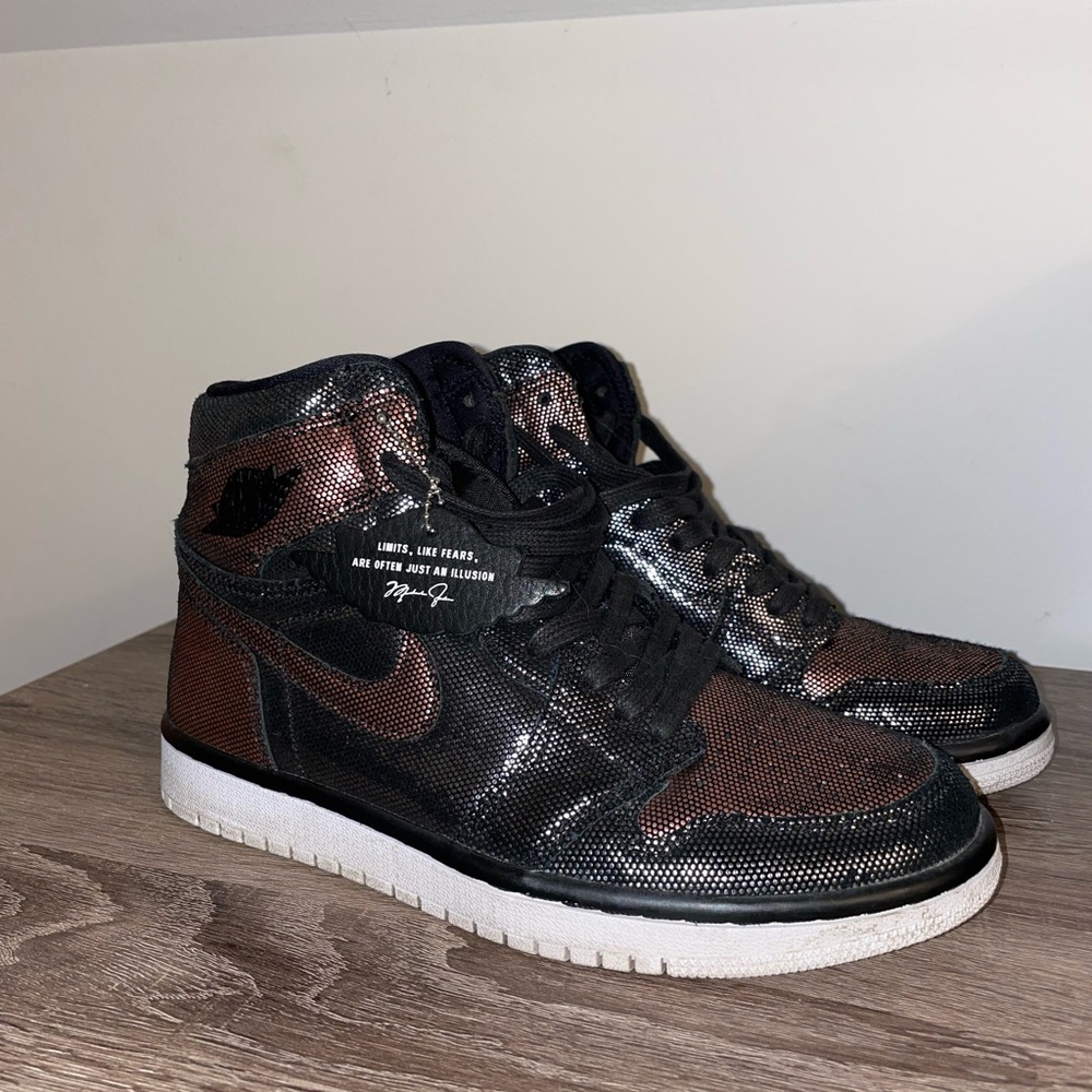 WMNS AIR JORDAN 1 RETRO HIGH OG 'FEARLESS'
